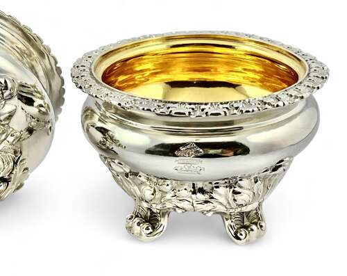 George IV pair of silver salt bowls by Robert Hennell, London 1822.