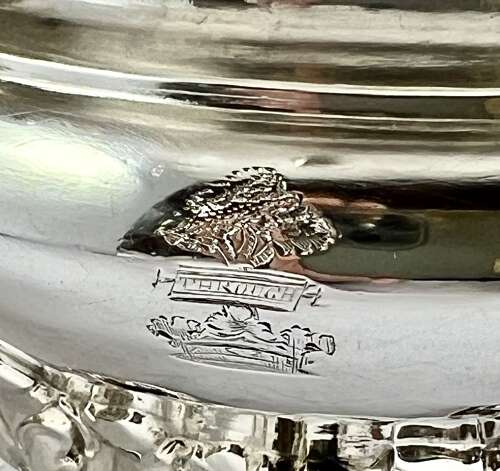 George IV pair of silver salt bowls by Robert Hennell, London 1822.