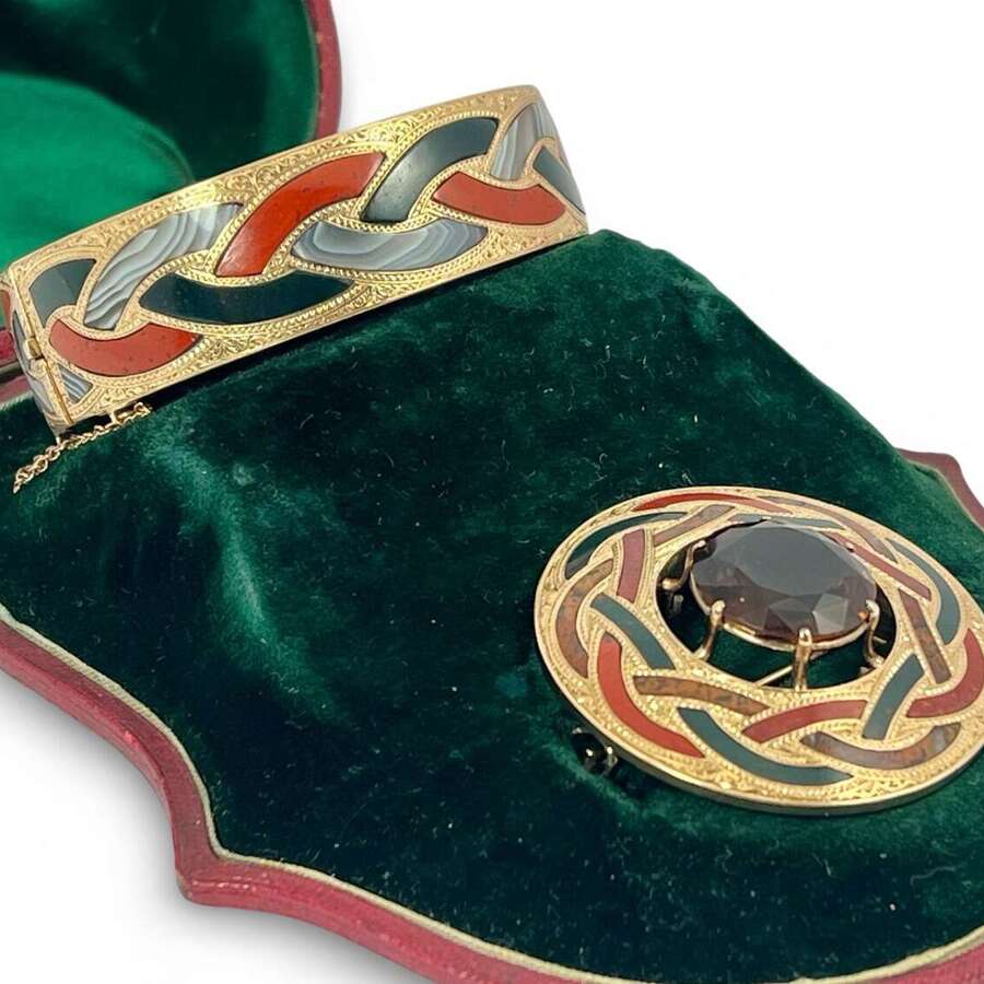 Victorian antique gold and agate bracelet and brooch, Scottish c. 1860